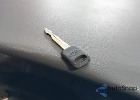 2000 Ford E-150 Xl/Xlt from USA, damaged, VIN 1FMRE1129YHA94046